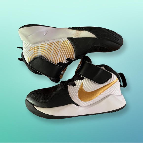 *SOLD* Nike BOYS' NIKE LITTLE KID TEAM HUSTLE D9 BASKETBALL SHOES - Picture 5 of 8